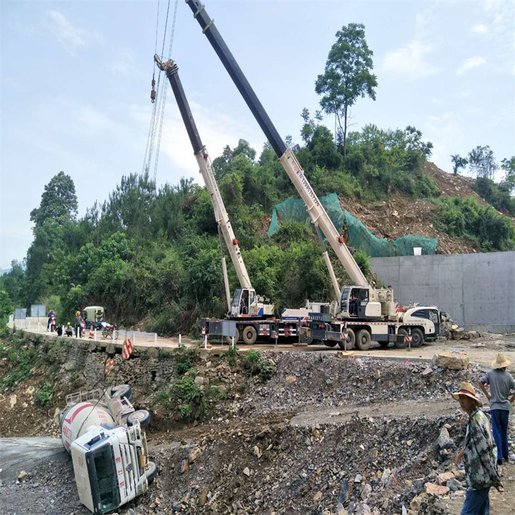 三道镇汽车掉沟里叫吊车救援要多少钱
